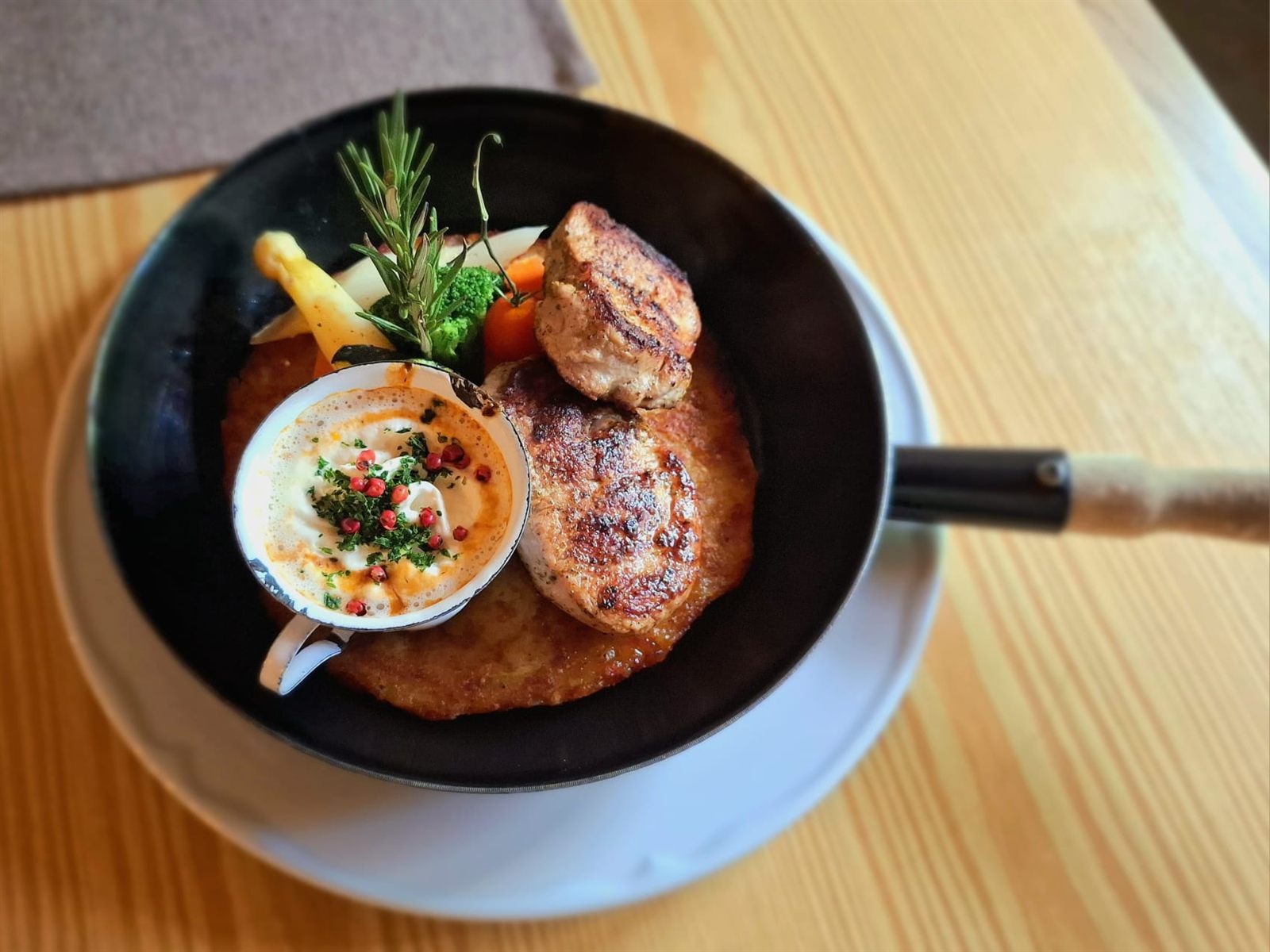 Tenne-Rösti mit Schweinsfilet in der Pfanne