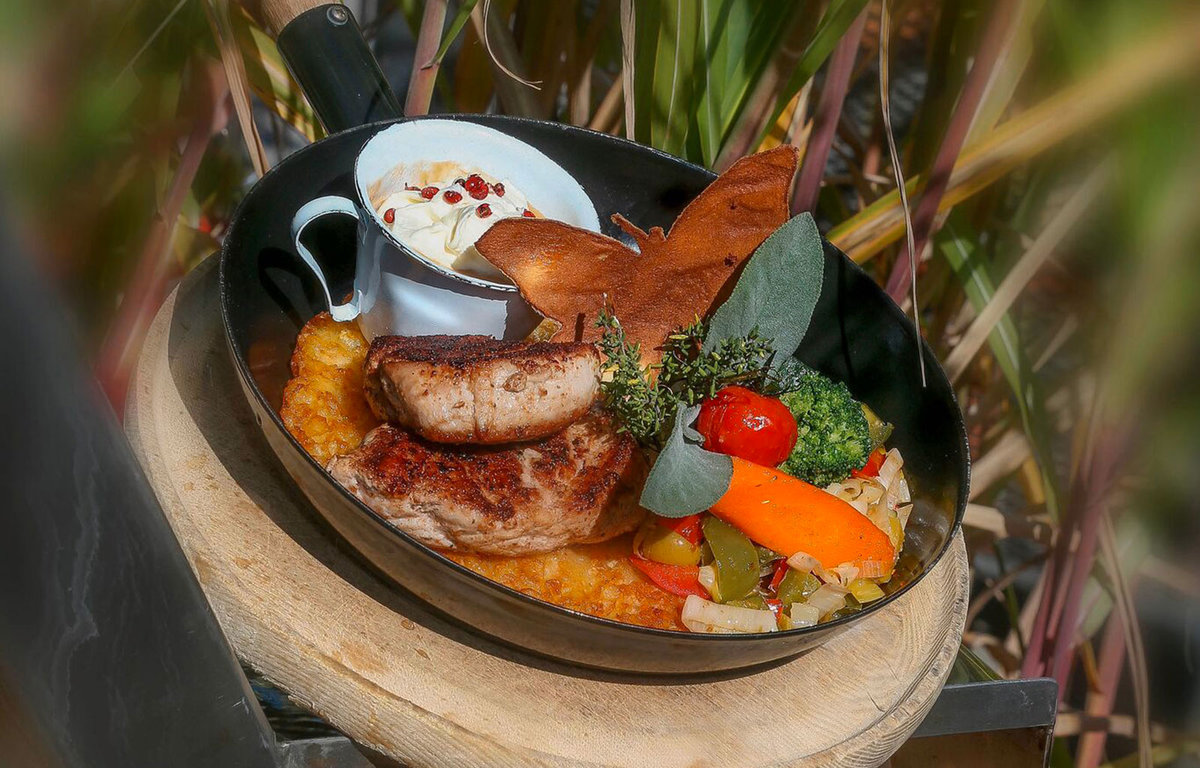 Pfannengericht mit Fleisch und Gemüse